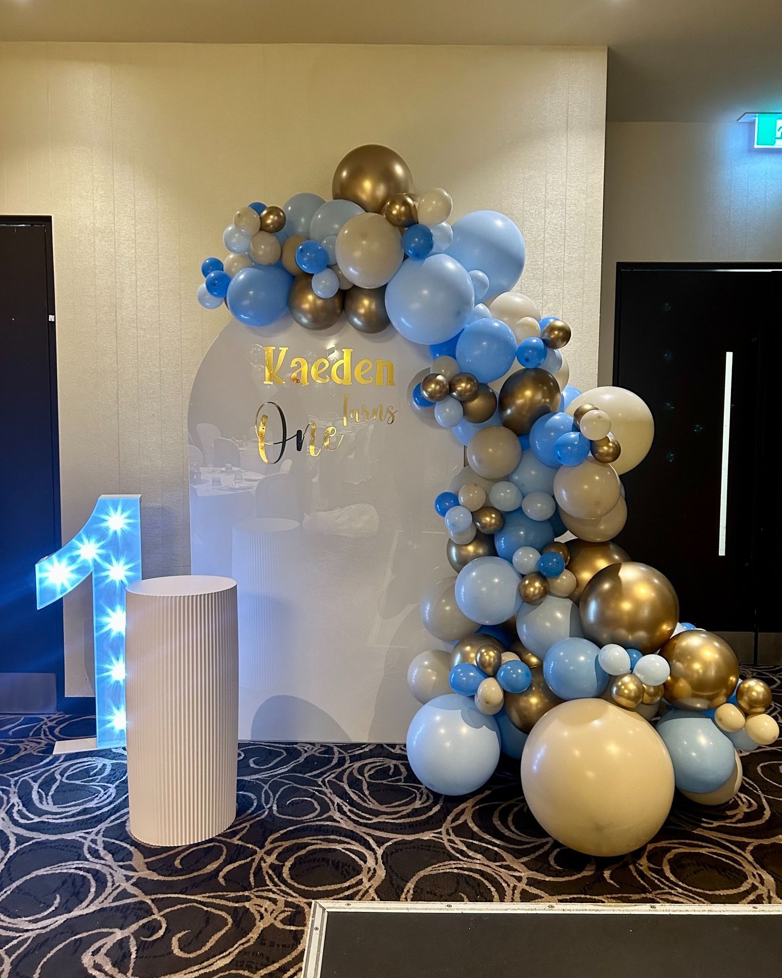 Acrylic Backdrop, Balloon Garland, Festoon Light Ripple Plinth, 1st Birthday Backdrop