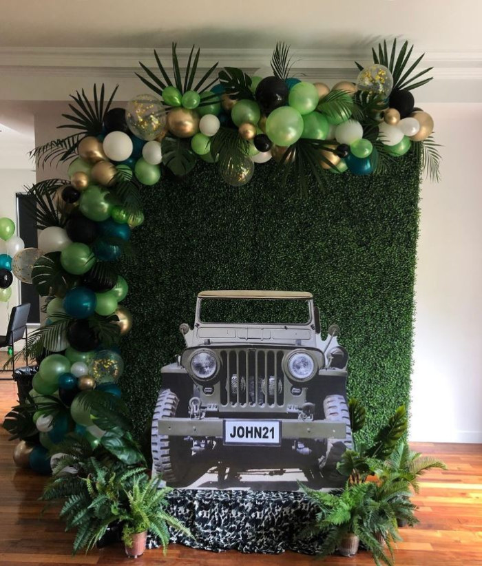 Boxwood Foliage Wall Photo - 1