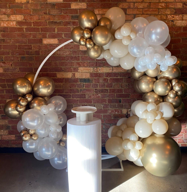 Balloon Garland on White Frame, Ripple Plinth and Cake Stand