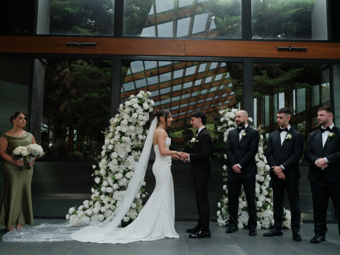 Deconstructed Floral Arches - White Photo - 1
