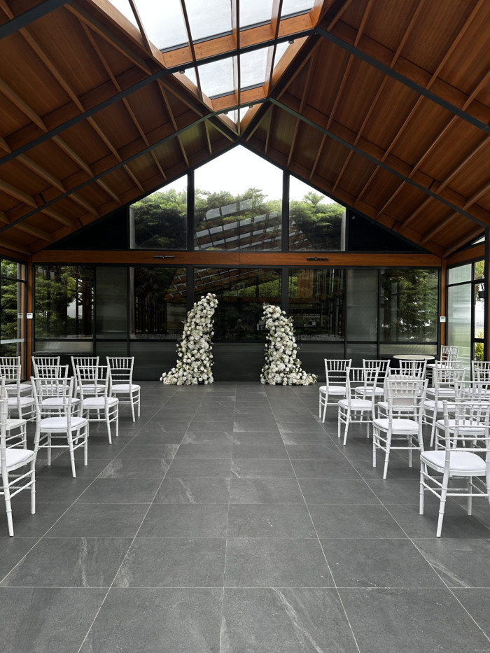 Deconstructed Floral Arches - White Photo - 2