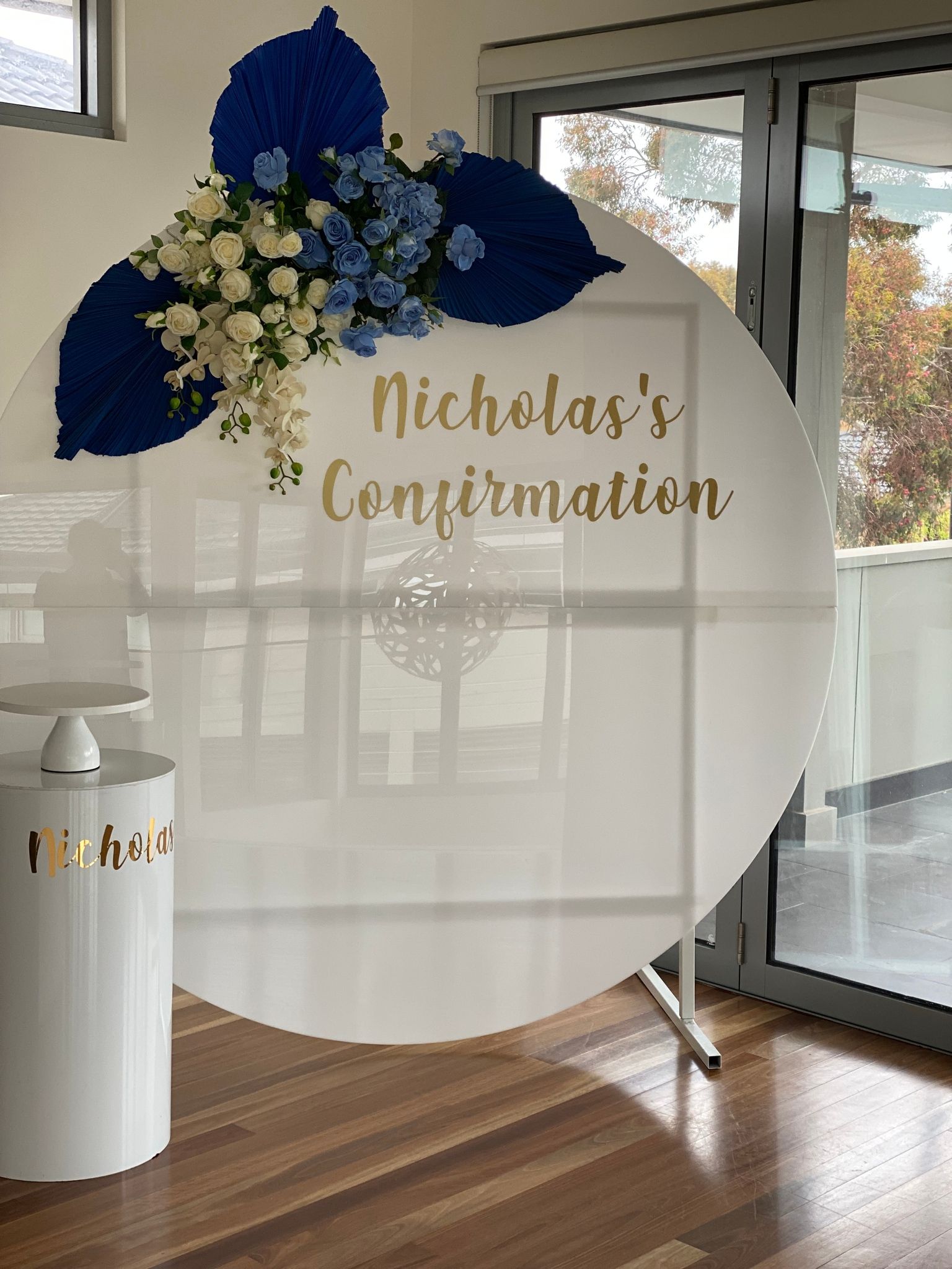 White Disc Backdrop Personalised, Silk florals, Plinth Cake Stand