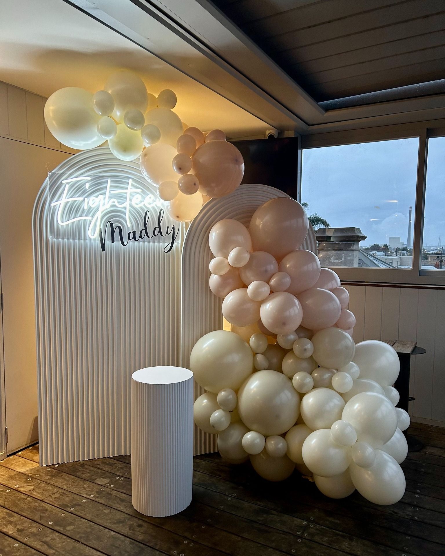 18th Birthday Backdrop, Ripple Arch Set, Balloon Garland, Ripple Plinth